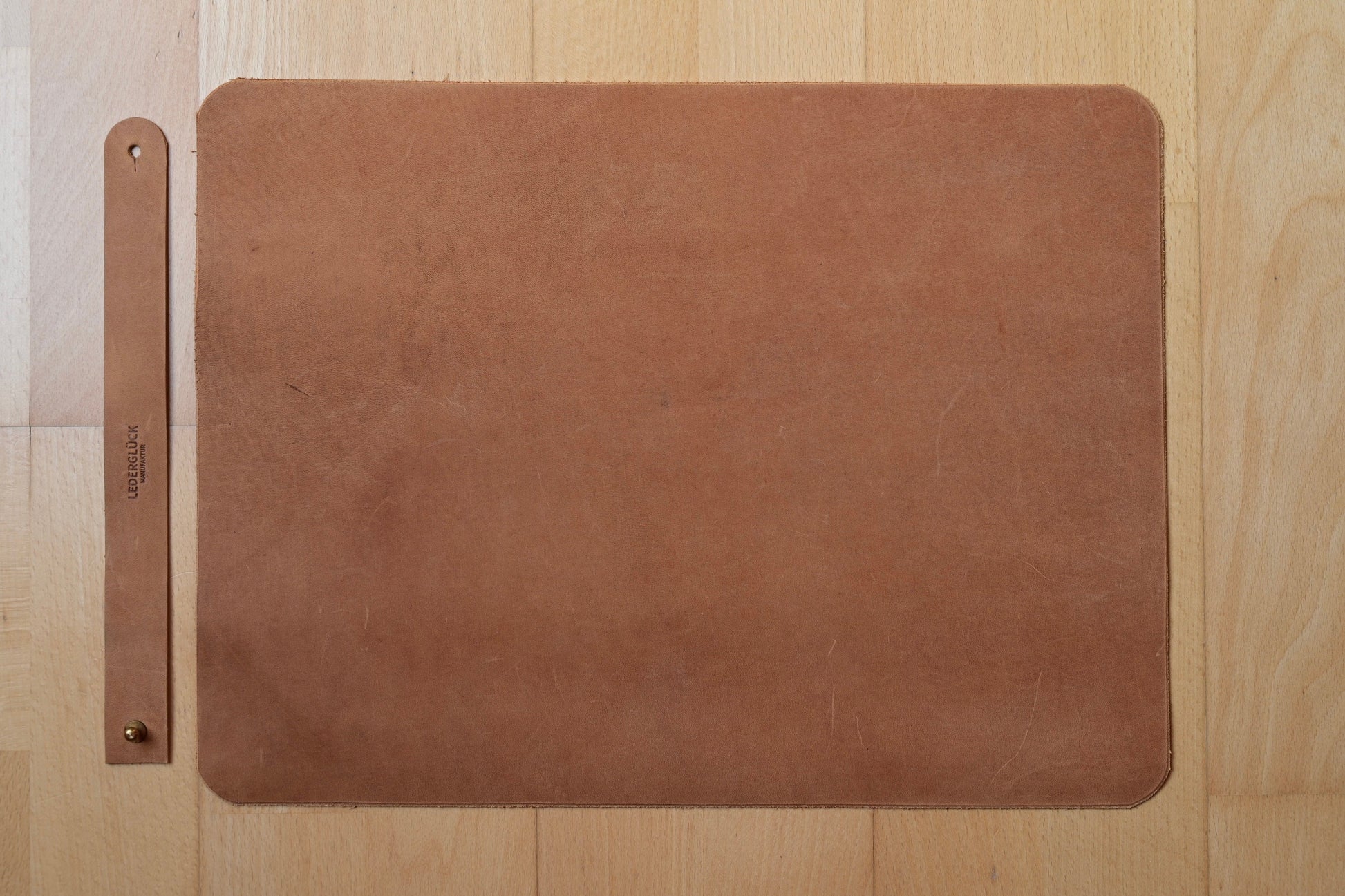 Schreibtischunterlage 40x30 cm - Camel ohne Naht - LederGlück Manufaktur