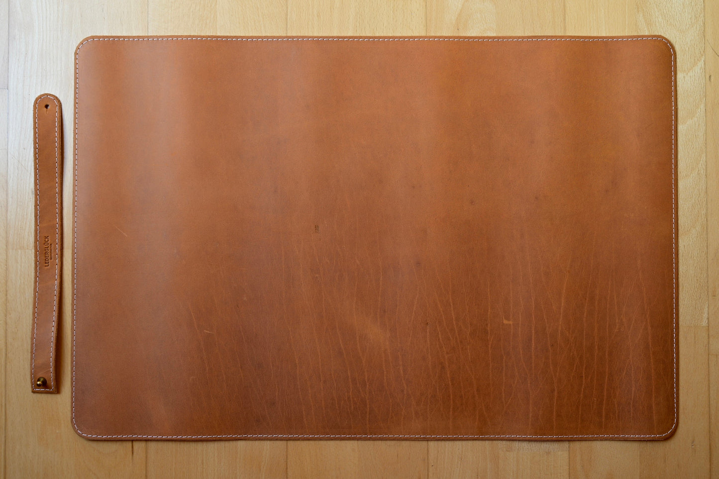 Schreibtischunterlage 60x40 cm - Cognac mit weißer Naht - LederGlück Manufaktur